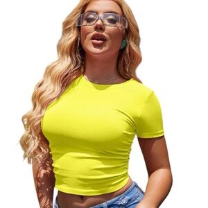 NWT TikTok viral Short Sleeve Crew Neck, Ruched Fitted Crop Top, medium Yellow